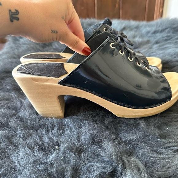 NO6 Simone Clog in Navy Patent Leather - Picture 6 of 7